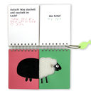 Vergrößerungsansicht: aufgeklapptes Buch im Querformat mit mittig geteilten Seiten, Bildmotiv rechts: Vorderteil Schaf, links: Hinterteil Igel
