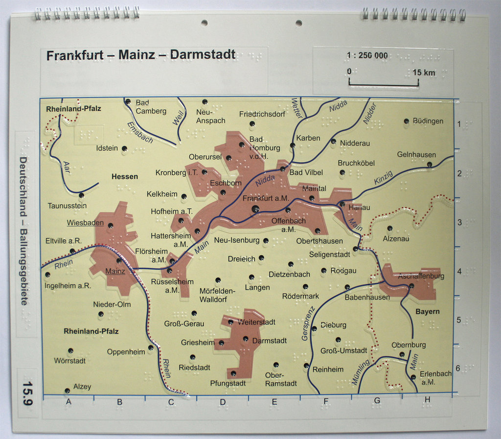 Geografische Karte mit transparentem Relief und unterlegtem Farbdruck