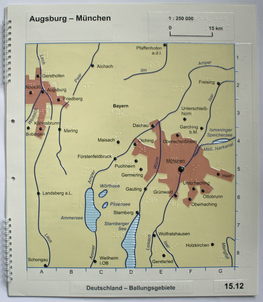 Geografische Karte mit transparentem Relief und untergelegtem Farbdruck