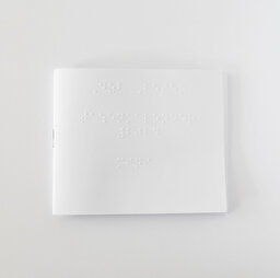 Kleiner Taschenkalender mit Brailleschrift