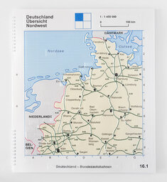 Vergrößerungsansicht: Autobahnkarte mit transparentem Relief und unterlegtem Farbdruck