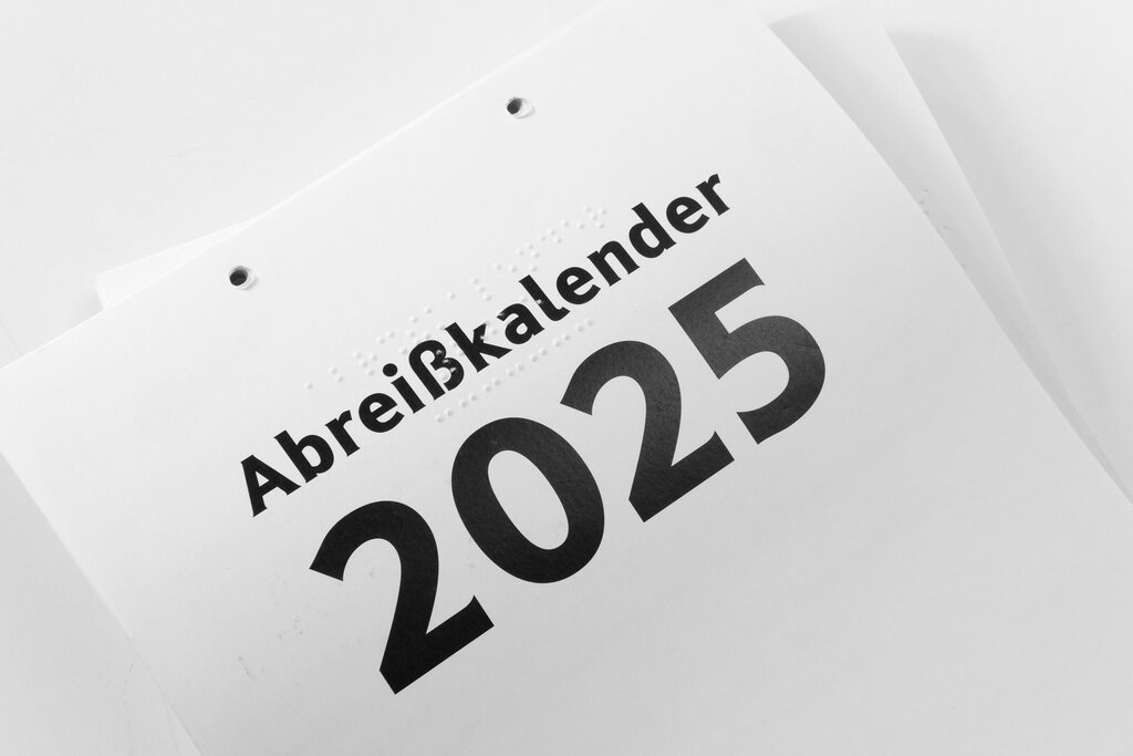 Deckblatt Abreißkalender 2025 in Großdruck und Punktschrift