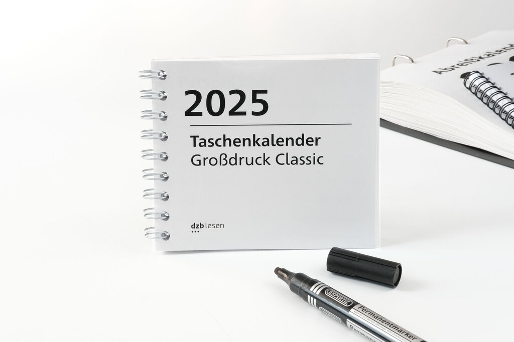 Vorderseite Taschenkalender 2025 in Großdruck mit Spiralbindung