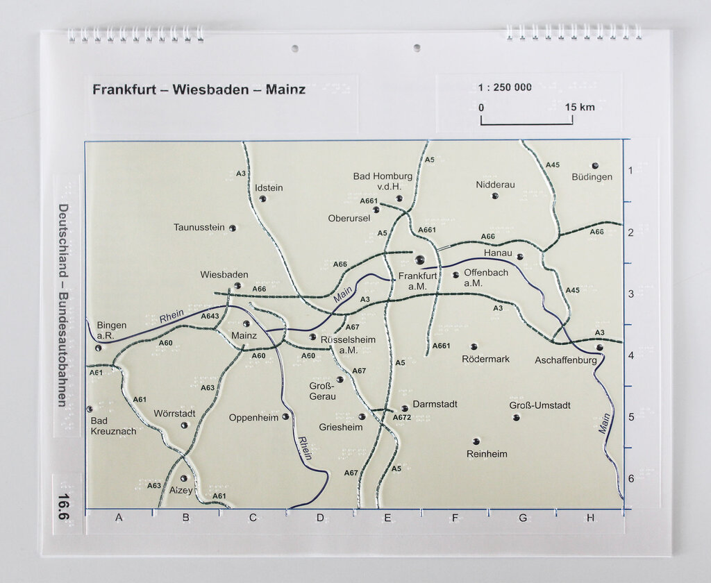 Autobahnkarte der Region Frankfurt, Wiesbaden und Mainz mit transparentem Relief und unterlegtem Farbdruck