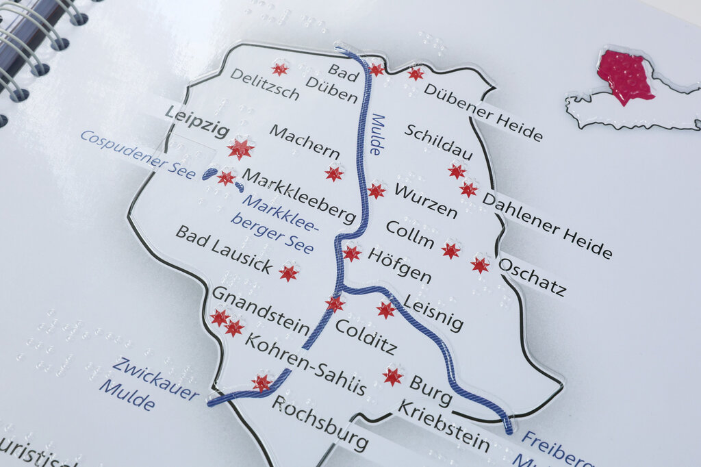 Tastbare kartografische Darstellung mit verschiedenen Reiseziele