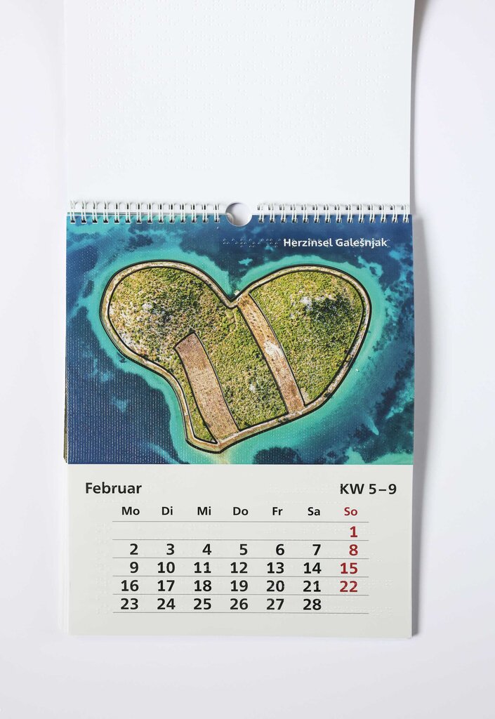 Kalenderblatt mit taktiler Abbildung der Herzinsel Galesnjak in Kroatien, die berühmt ist durch ihre Herzform.