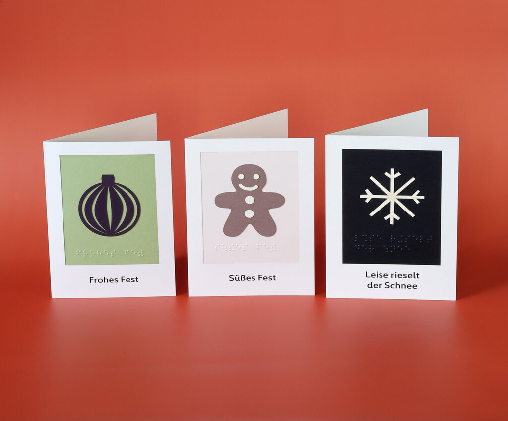 Verschiedene Klappkarten aus Papier, taktil gestaltet mit weihnachtlichen Motiven