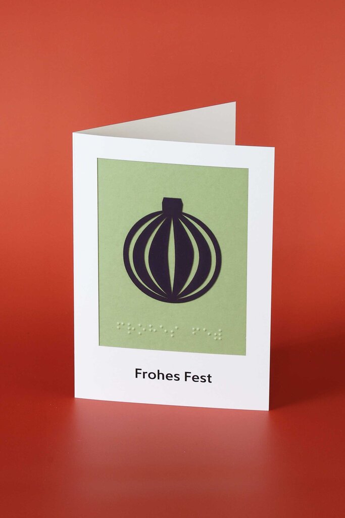 Klappkarte aus Papier mit taktil gestalteter Weihnachtsbaumkugel