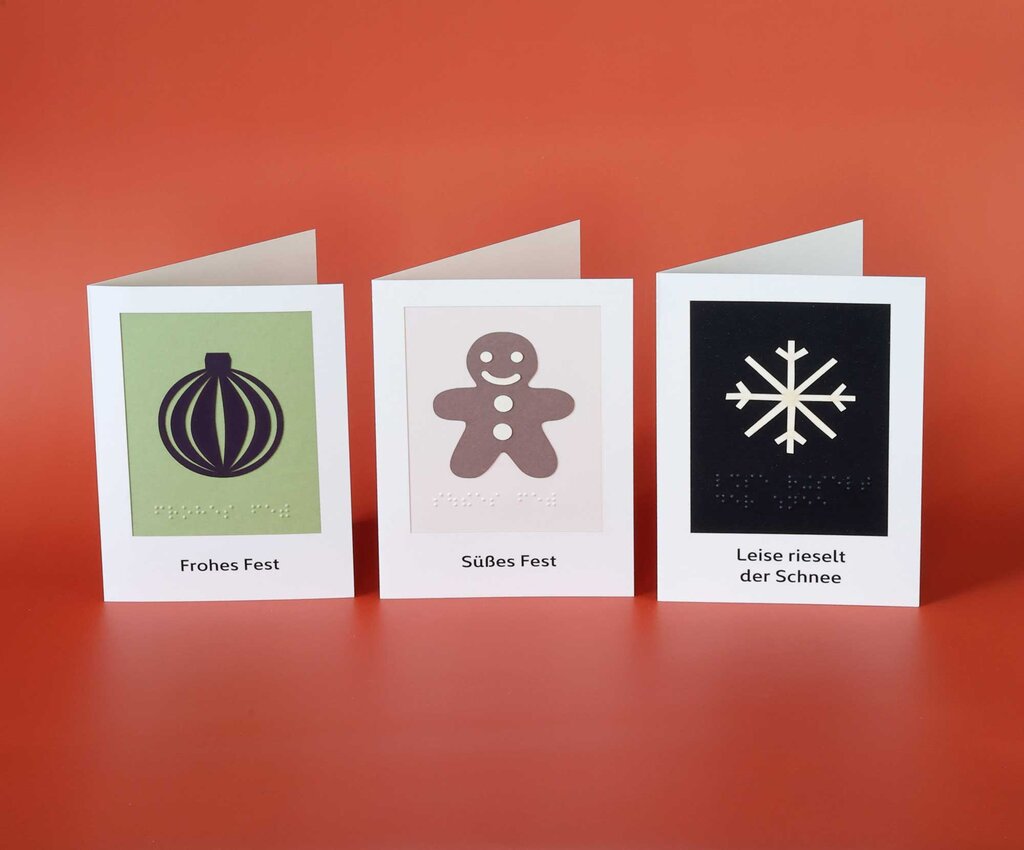Mehrere Klappkarten aus Papier, taktil gestaltet mit weihnachtlichen Motiven